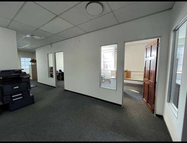 213M² OFFICE TO LET IN BRYANSTON
